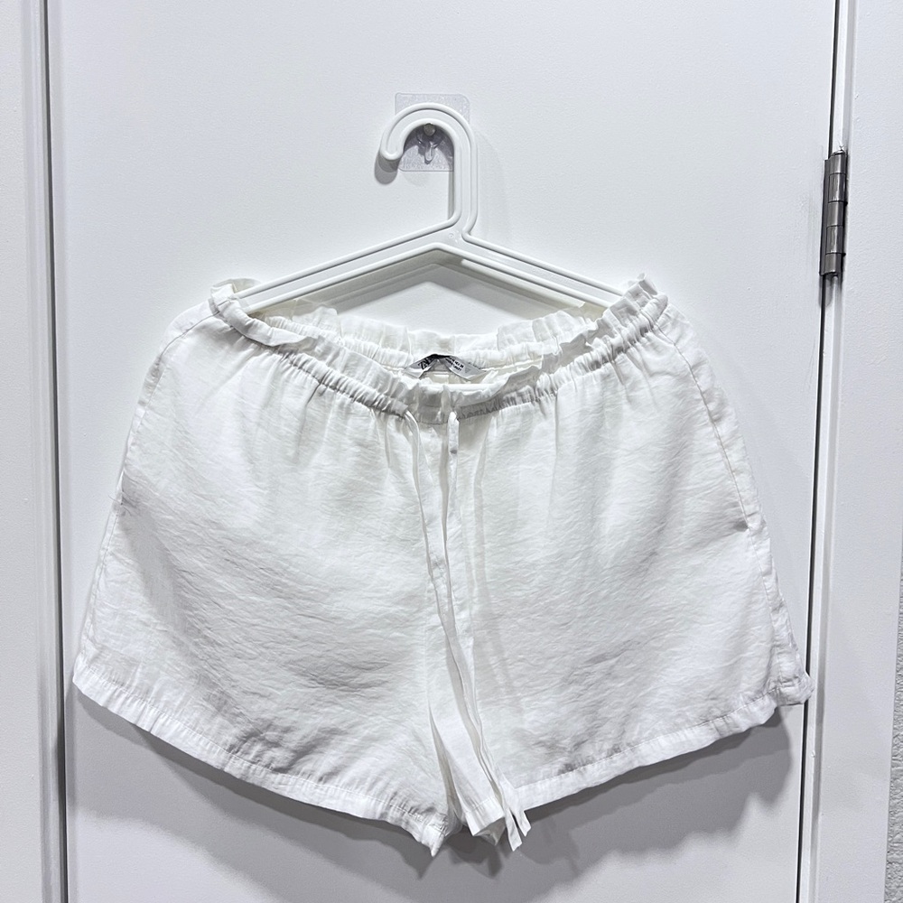 Zara white shorts Size M